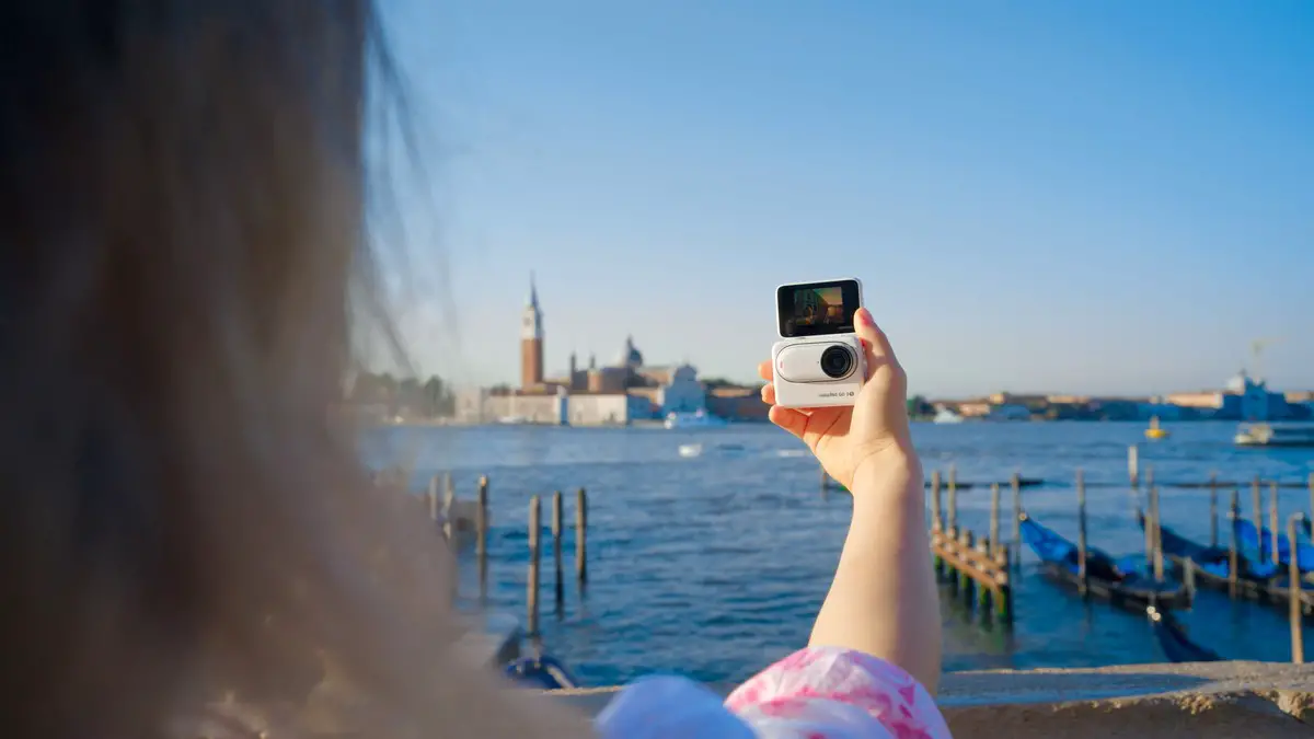 Insta360 GO 3S è una piccola action camera con funzionalità 4K