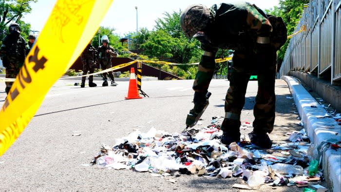 La Corea del Sud sospende l’accordo militare con il Nord sui palloni della spazzatura