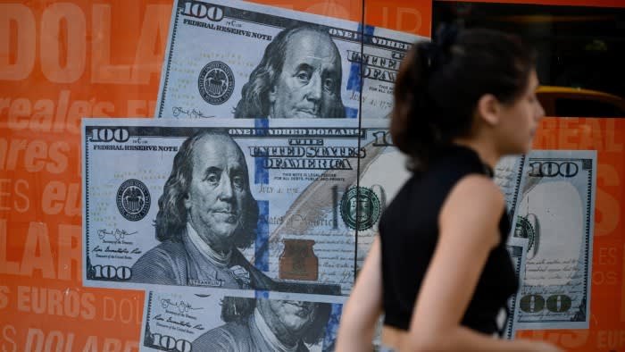 Le banche centrali globali intendono aumentare le riserve in dollari, suggerisce un sondaggio