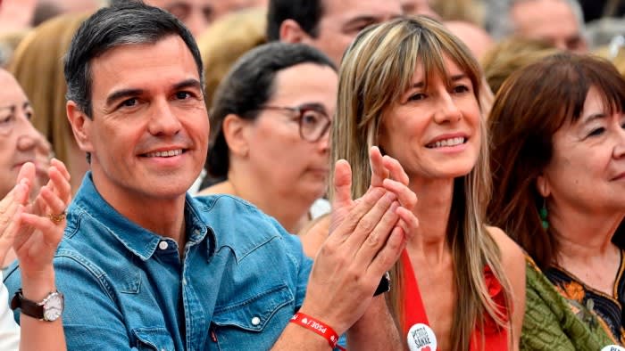 Pedro Sánchez ribelle come moglie viene posto sotto indagine formale