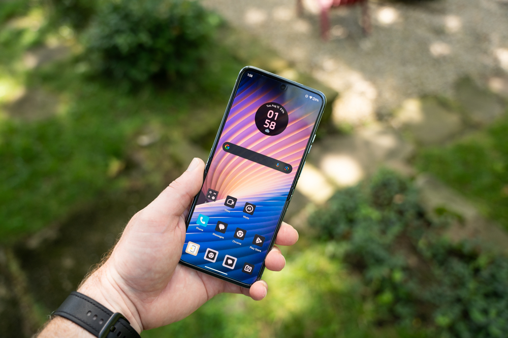 Android 14 sta arrivando sui telefoni Motorola Razr del 2023