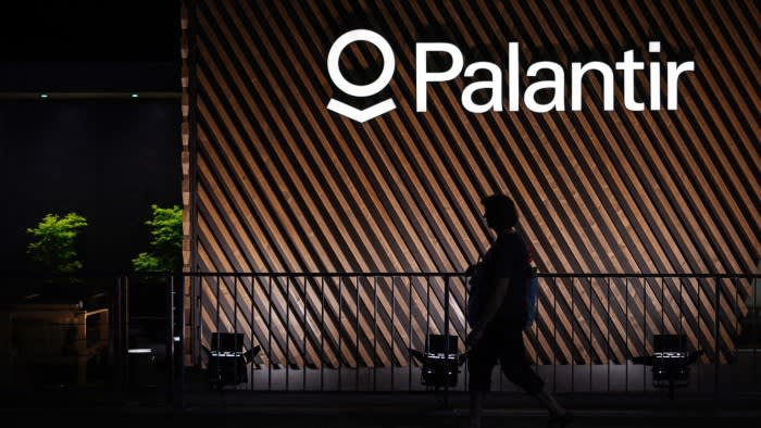 Il responsabile dei dati del Servizio Sanitario Nazionale è stato "ospite d'onore" alla cena del lobbista di Palantir