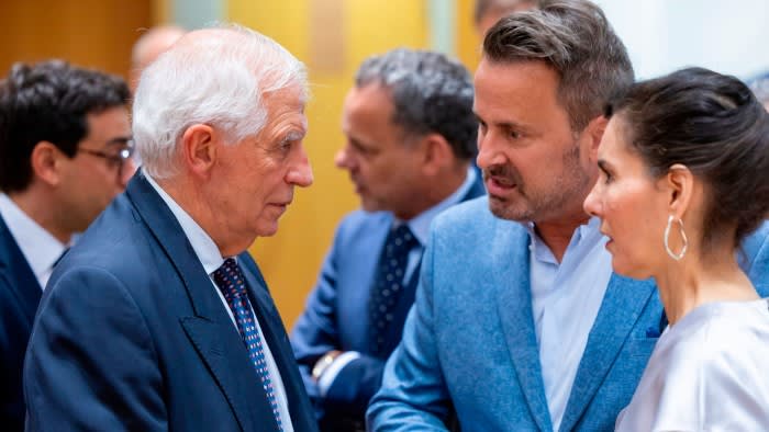 L'UE mantiene la calma e va avanti dopo che il ritiro di Biden ha scosso gli Stati Uniti