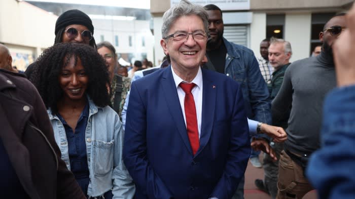 L'ondata di sinistra ostacola l'estrema destra nelle elezioni francesi, suggeriscono i sondaggi