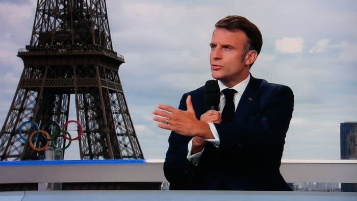 Macron manterrà il governo provvisorio francese fino a dopo le Olimpiadi