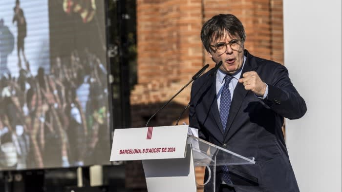 Carles Puigdemont dice di essere in Belgio dopo il volo dalla Spagna