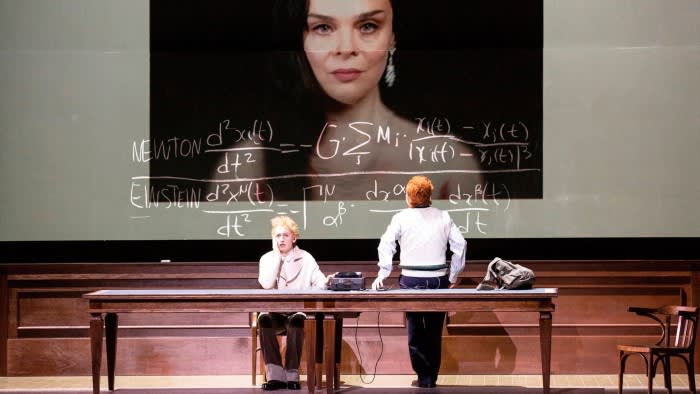 Cinque stelle per The Idiot, Festival di Salisburgo: imperdibile opera su amore e manipolazione