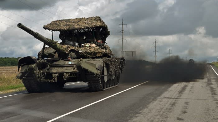 I droni ucraini colpiscono un aeroporto russo mentre Kiev insegue l'incursione