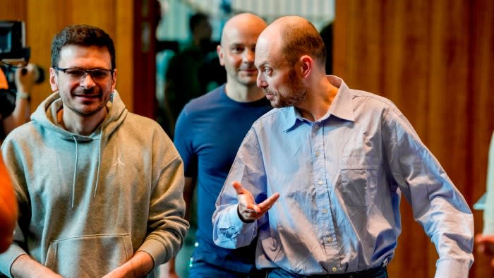 I russi rilasciati dopo lo scambio di prigionieri chiedono la liberazione degli altri