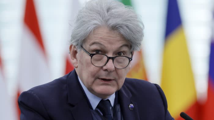 Il capo dell'industria dell'UE rimprovera le case automobilistiche europee per la lenta guida dei veicoli elettrici