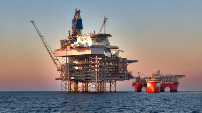 La produzione del Mare del Nord si dimezzerà entro il 2030 in base alle proposte fiscali del partito laburista, avverte un rapporto