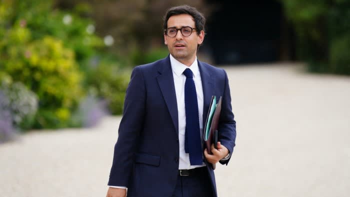 Macron sceglie il ministro degli Esteri Séjourné come commissario europeo dopo le dimissioni di Breton