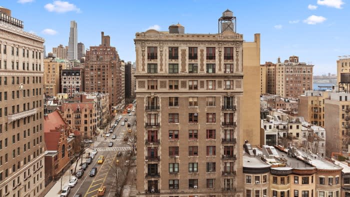 cinque case in città sul mercato per circa £ 2,5 milioni