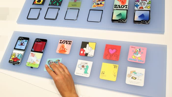 La corona degli smartphone Samsung scivola con l'azienda in crisi