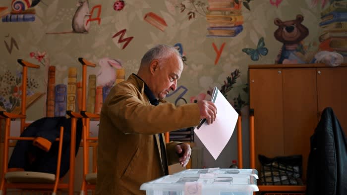 Le elezioni in Bulgaria difficilmente risolveranno l’impasse politica, suggeriscono gli exit poll