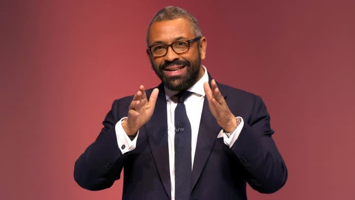 Prende abilmente il comando nella corsa alla leadership dei Tory mentre Tugendhat viene eliminato