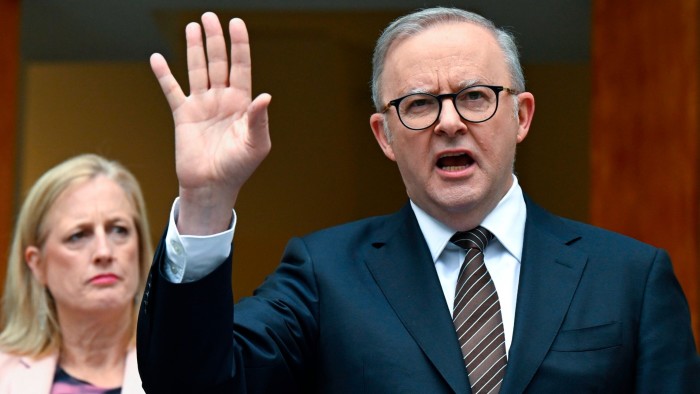 L'Australia adotta il divieto "leader mondiale" dei social media per i bambini