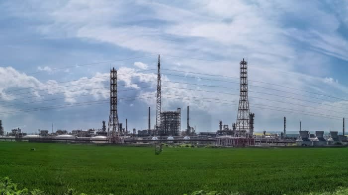 Il gruppo energetico russo Lukoil prevede di vendere la raffineria bulgara al consorzio britannico-qatariota