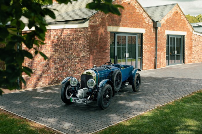 Auto elettrica Hedley Studios x Bentley Blower Jnr Blue Pack Edition, da £ 85.000