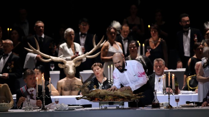 Roman Burdenko as Macbeth and ensemble during the rehearsal for Macbeth at the Deutsche Oper in Berlin