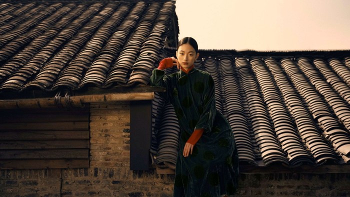 Come una folla elegante celebra il capodanno lunare