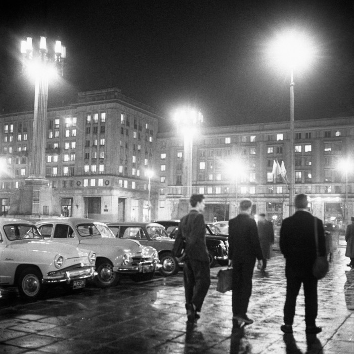Piazza Konstytucji di notte, 1957