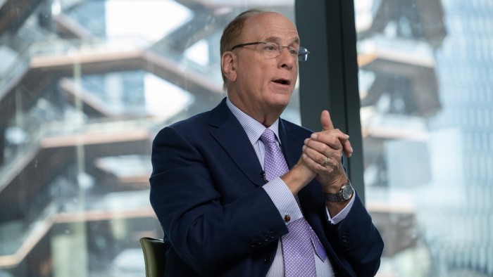 BlackRock Awards Larry Fink ha portato per la prima volta l'incentivo degli interessi