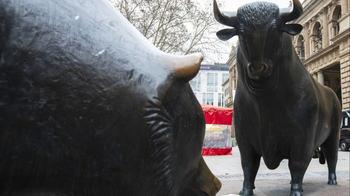Bear and bull statues stand outside the Frankfurt Stock Exchange