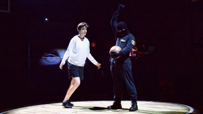 Venti anni dopo la sua fondazione, il teatro libera dalla Bielorussa continua a combattere