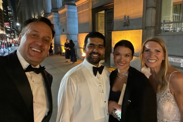 Niels Troost, Gaurav e Sharon Srivastava e Jacqueline Troost, 19 settembre 2022