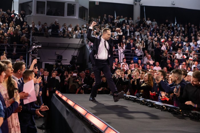 Konrad Berkowicz, deputato, durante l'evento della campagna presidenziale di Slawomir Mentzen dal partito di confederazione polacco di estrema destra tenutasi a Belchatow