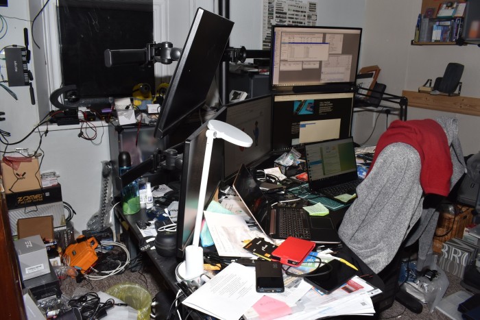 Articoli trovati durante la ricerca di un indirizzo a Great Yarmouth, in Inghilterra, dove Orlin Roussev è stato arrestato nel 2023