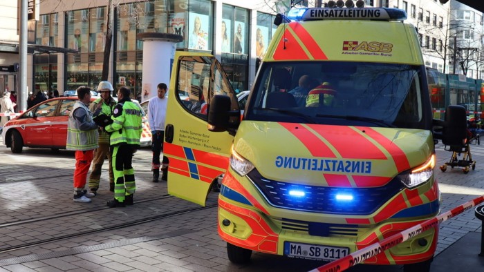 Almeno un morto dopo l'auto araggia nella folla a Mannheim
