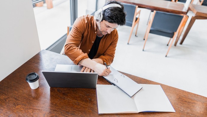 Gli interruttori online sfidano i tradizionali fornitori di MBA