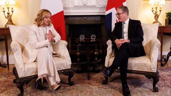 I leader europei si radunano mentre la pressione aumenta su Kiev