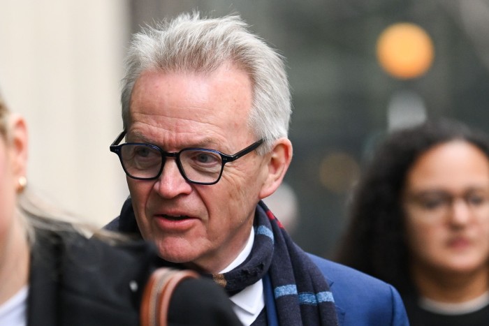 BARCLAYS 'sedia Nigel Higgins