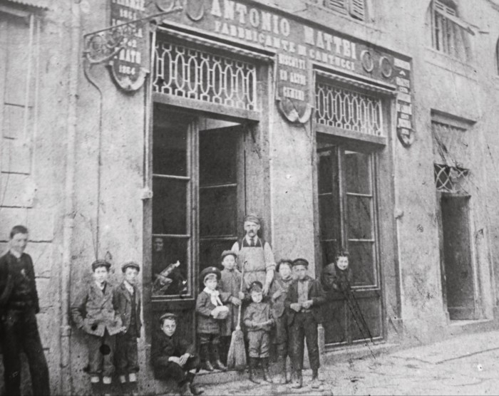 Il negozio di negozi via Via Ricasoli alla fine del XIX secolo