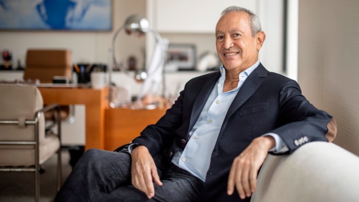 Il miliardario egiziano Sawiris afferma che "l'incompetenza di Tory" lo ha costretto a smettere del Regno Unito