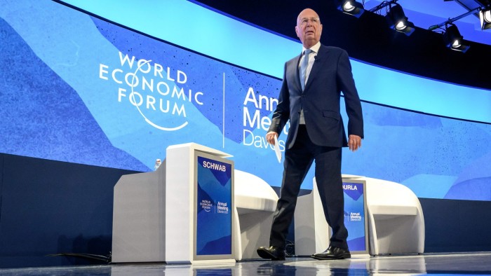 Klaus Schwab, fondatore del Forum del Davos, si dimetterà come presidente di fiduciari