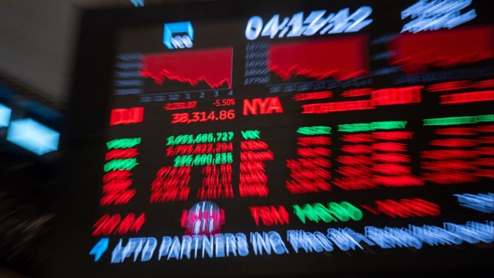 Le azioni globali cadono mentre Donald Trump non offre tregua dalle tariffe