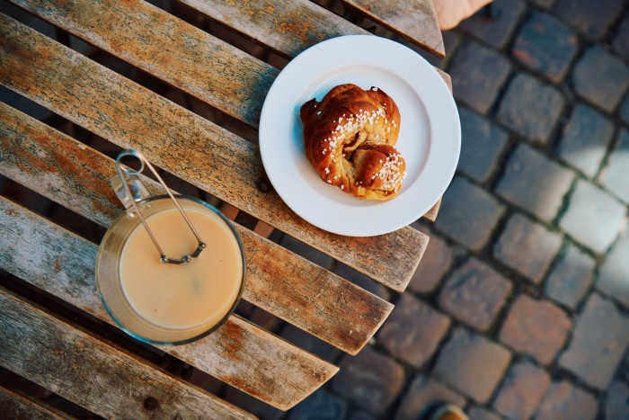 Un panino alla cannella alla Caféva di Haga