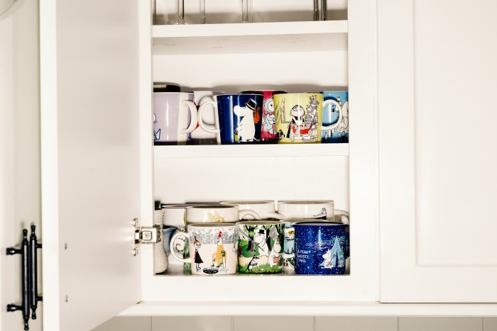 La sua collezione di tazze Moomin