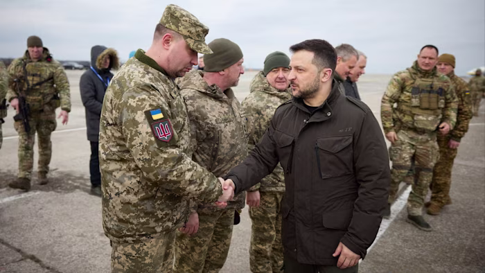 Volodymyr Zelenskyy attira un potenziale rivale nella sua squadra per rafforzare il potere