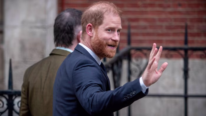 Il principe Harry accusa il Daily Mail di "terrificante" intrusione nella privacy nel processo di hacking telefonico