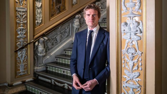 Il Regno Unito dovrebbe mostrare maggiore gratitudine verso i donatori d’arte, afferma il direttore del V&A