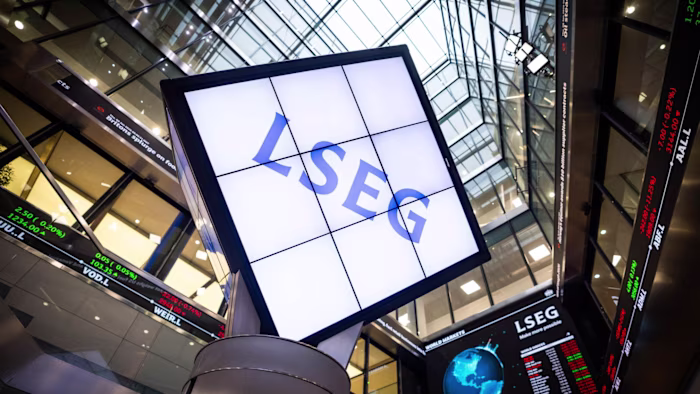 Il cancelliere britannico saluta l'“età dell'oro” per la City dopo l'allentamento delle tasse e della regolamentazione