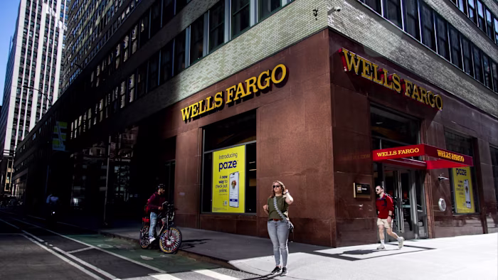 Le azioni americane crollano dopo che gli utili bancari hanno deluso