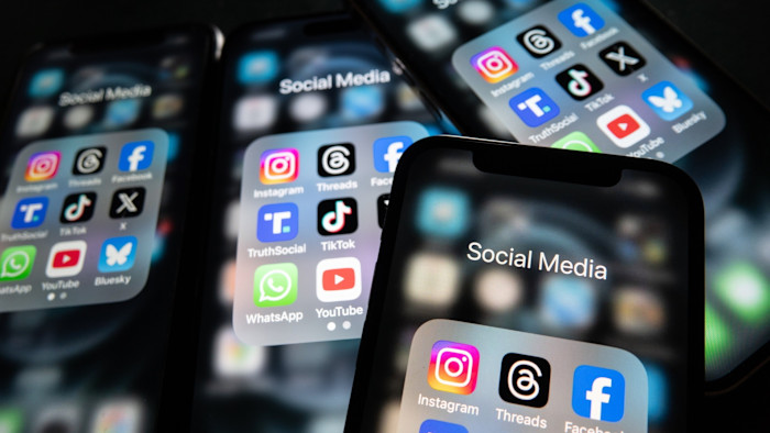 Vietare i minori di 16 anni non risolverà i social media