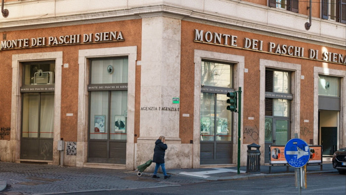 Il direttore del Monte dei Paschi si dimette dopo le accuse di insider trading