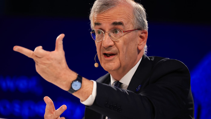 Il governatore della banca centrale francese si dimetterà presto